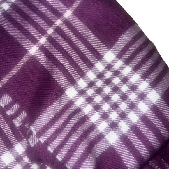 Purple and white plaid wool scarf excellent like new condition - Picture 2 of 3